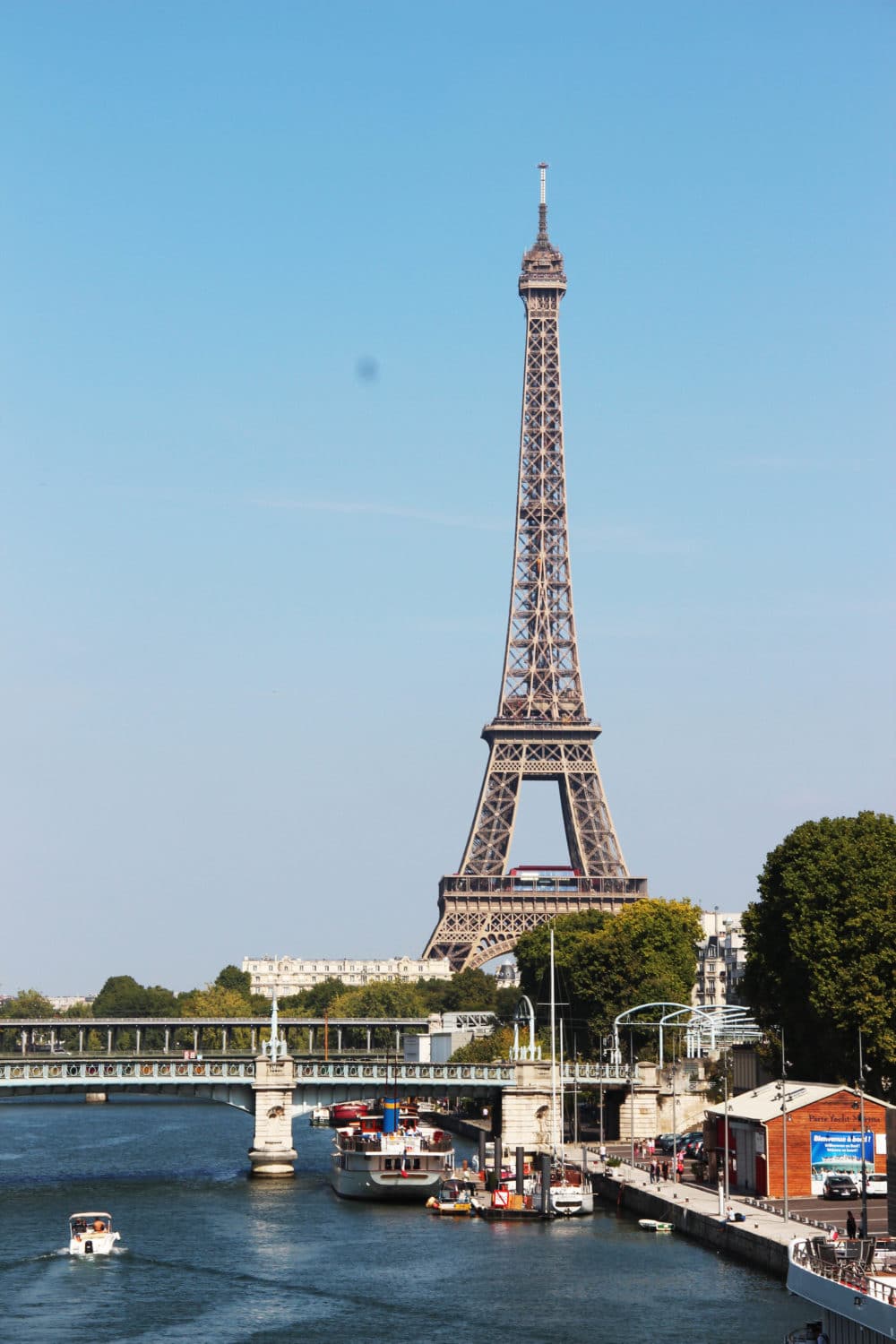 paris yacht marina proche de la tour eiffel