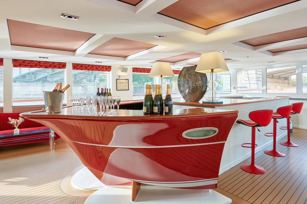 Le Clipper Paris un bateau de luxe pour une croisière à Paris