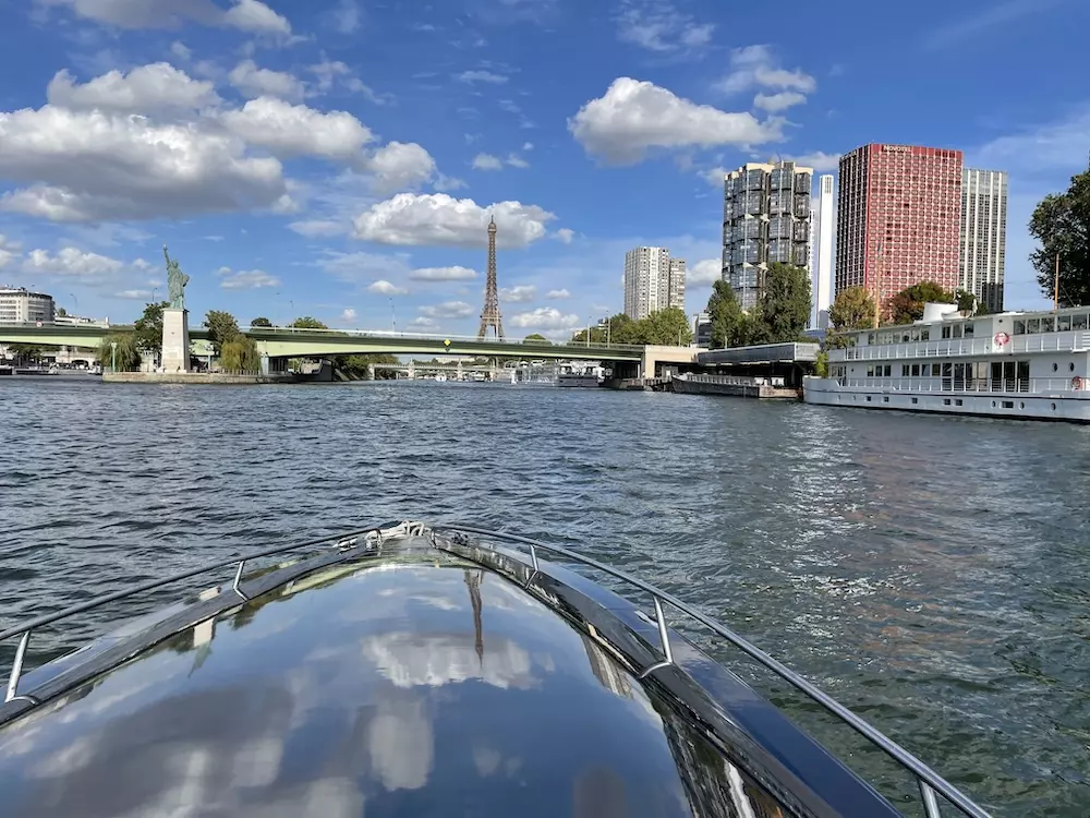 bateau electrique paris-black swan