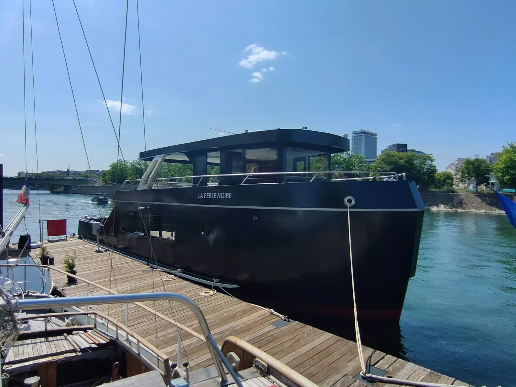 location yacht paris-la perle noire