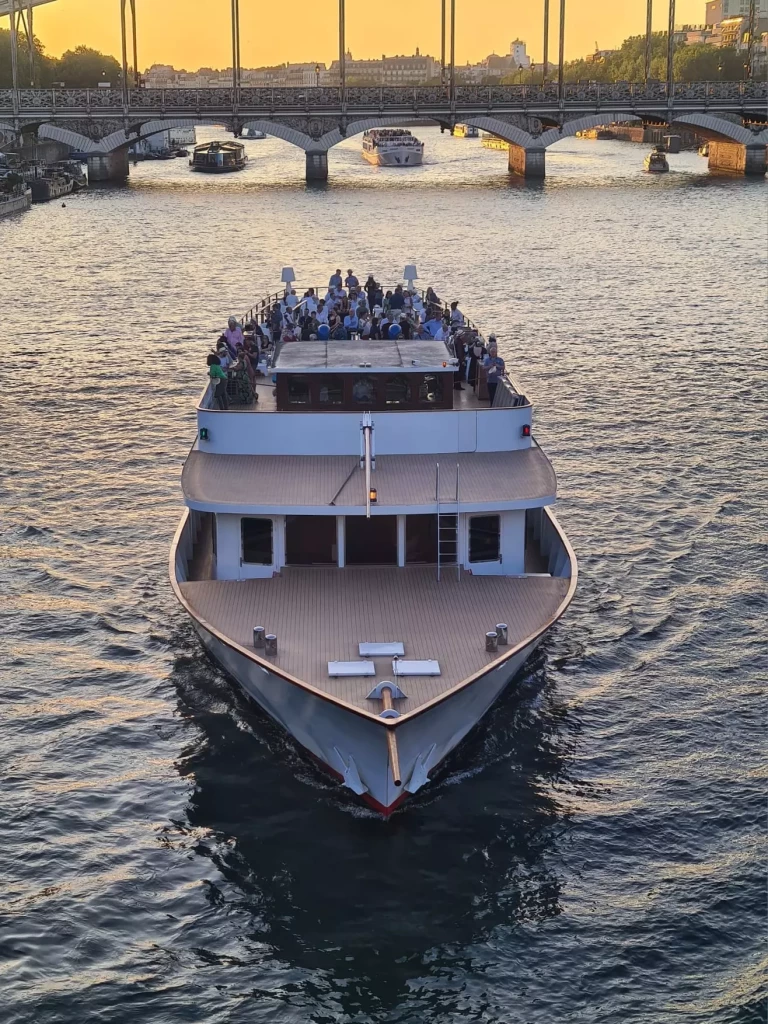 Clipper Paris voilier privatisé pour team building sur la Seine